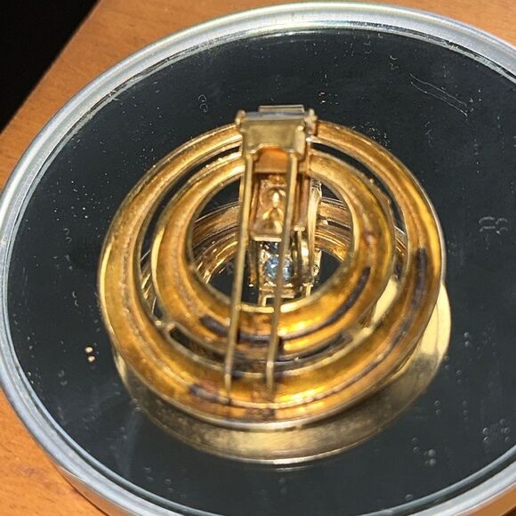 Vintage round gold tone scarf pin with light blue rhinestones - Picture 3 of 5